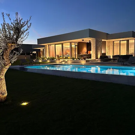 Pure Eidos, Luxury